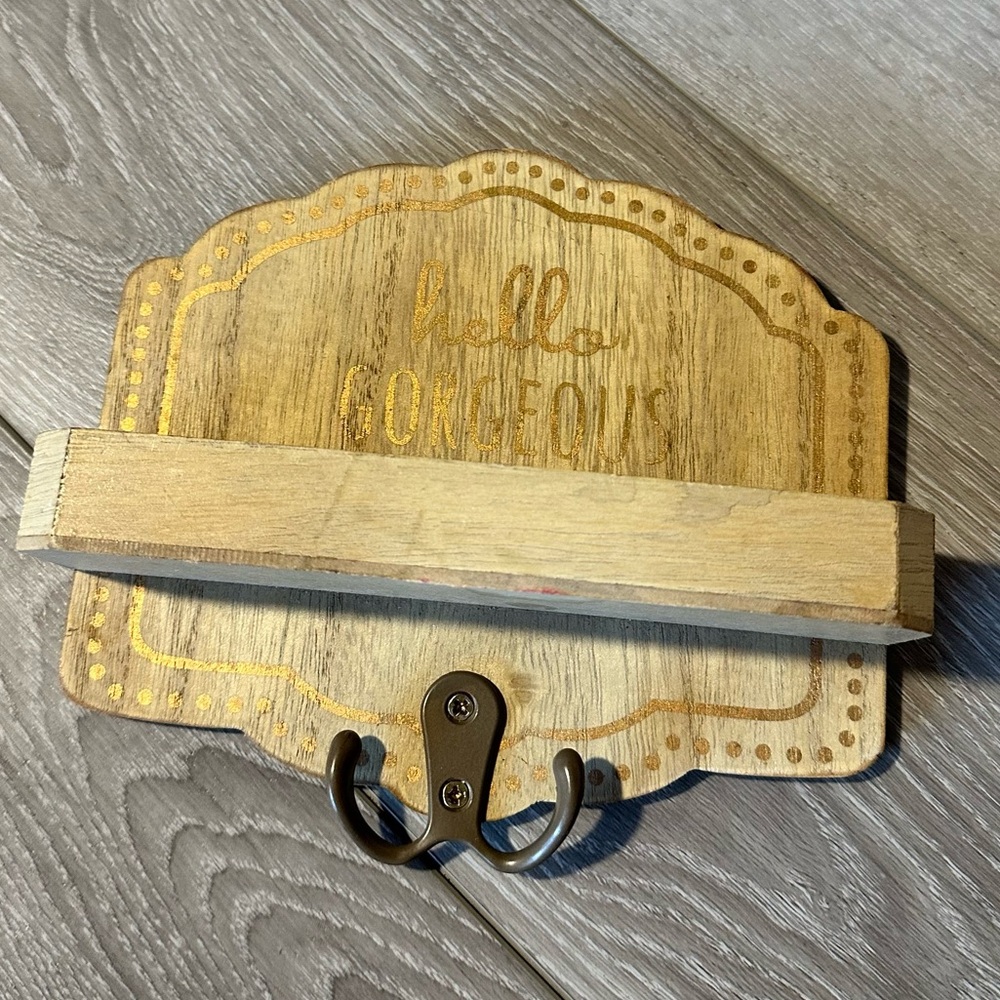 Hello Gorgeous Wall Hook Shelf Rustic Key Holder Jewelry Organizer Wood Entryway - Picture 3 of 9